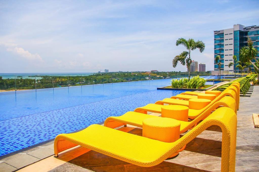 Mactan Newtown Cebu Affordable Suite! Мактан Экстерьер фото